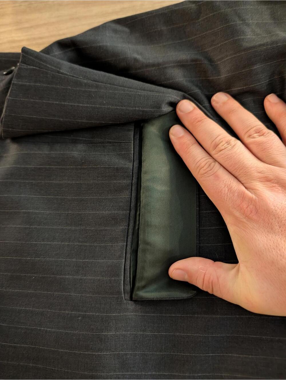 Joseph Feiss Dark Grey Pinstripe Suit 100% Wool Cuffs Pleated 41L - Picture 5 of 12